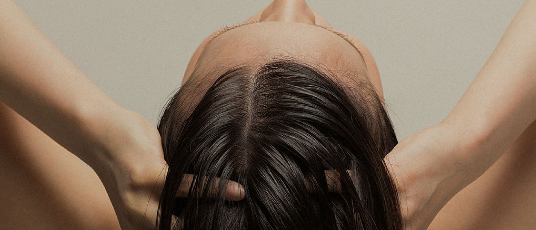 Donna con capelli lunghi