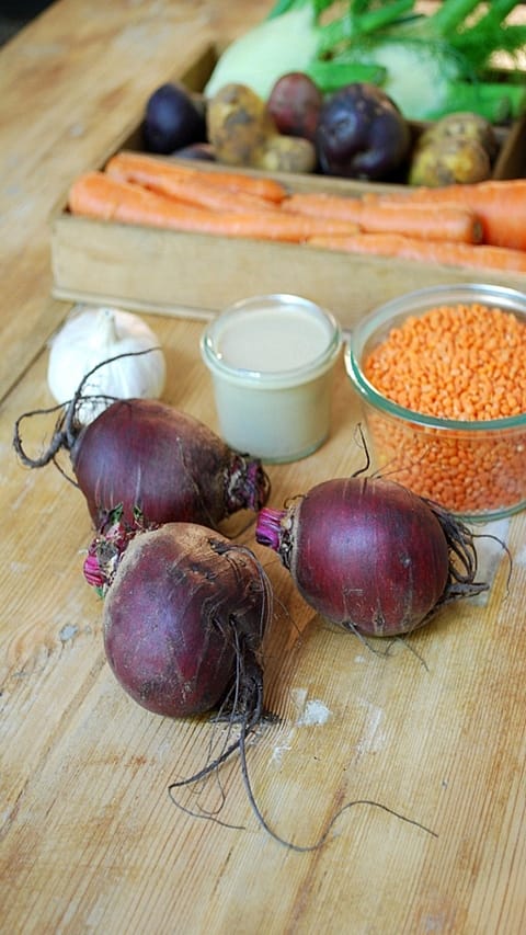 Cipolla e altre verdure sul tavolo