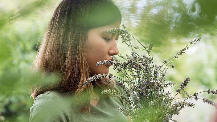 ragazza e lavanda