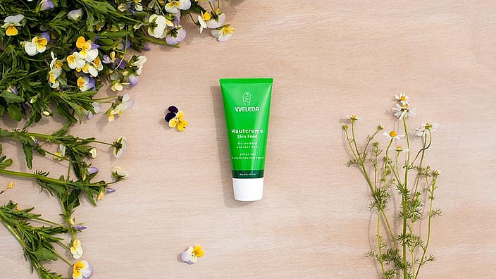 tubetto skin food tra fiori di camomilla