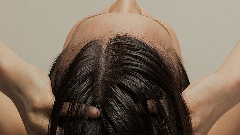 Donna con capelli lunghi