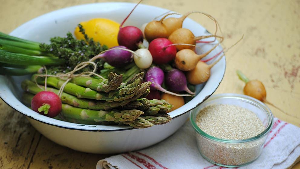 Piatto di frutta e verdura