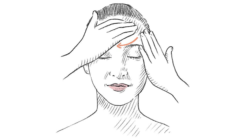 Disegno sul massaggio viso: Mettere una mano sulla fronte e tirarla delicatamente indietro.